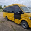 Geltonas mokyklinis mikroautobusas