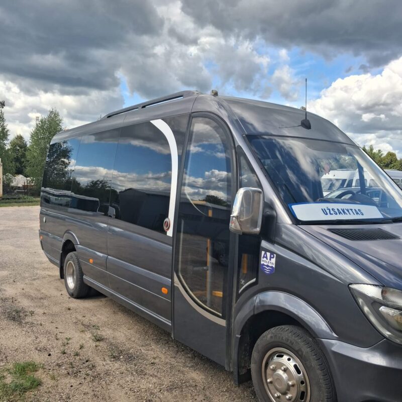 Pilkas mikroautobusas Mercedes-Benz Sprinter
